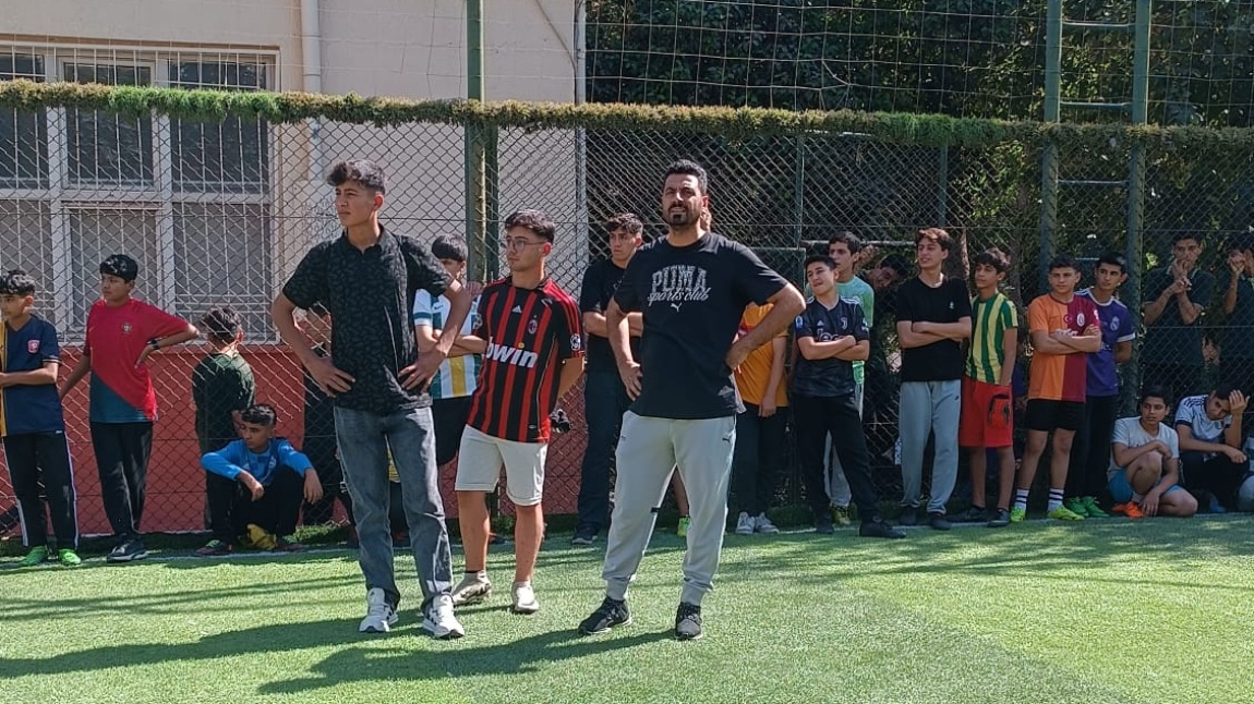 2025-2026 Eğitim -Öğretim yılında Futbol takımı seçmeleri okulumuz halı sahasında yapıldı.